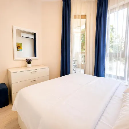 Apartment Lux In Lamer - First Line With Swimming Pool - Sea View Varna